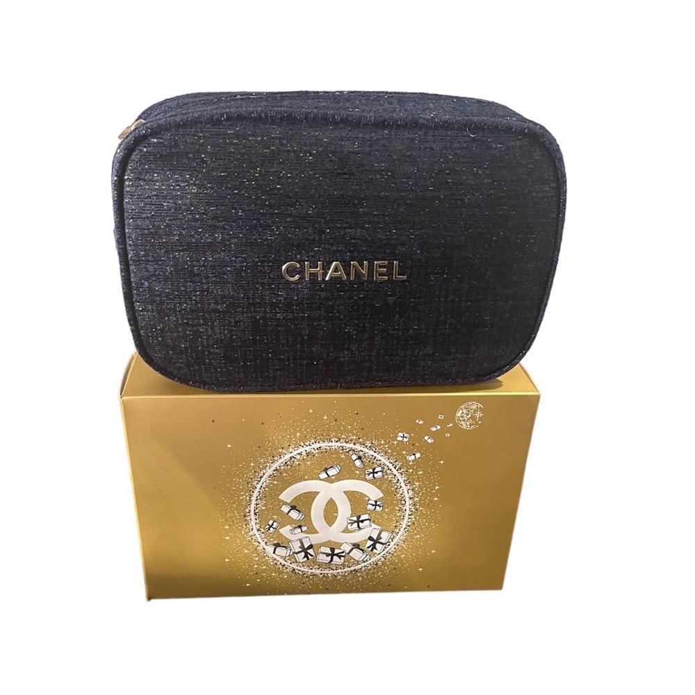 CHANEL HOLIDAY LIMITED EDITION MAKEUP BAG WITH GIFT BOX.
